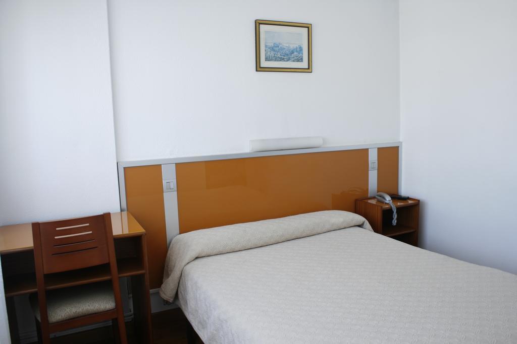 Hostal Liste Station A Coruña Δωμάτιο φωτογραφία
